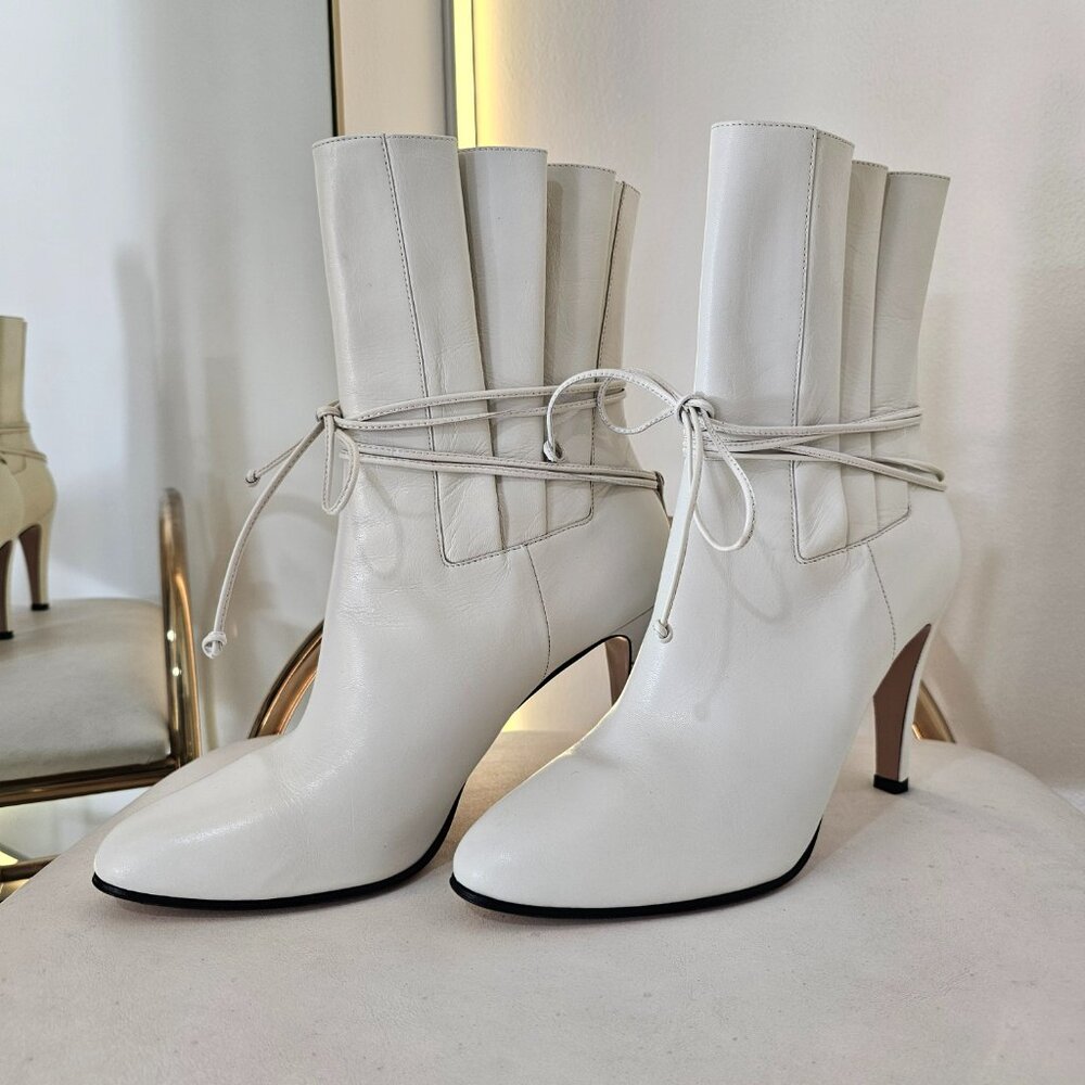 GUCCI Indya GG Pleated Accent Ankle Booties EU 40 US 9.5 White Leather Heel Boot